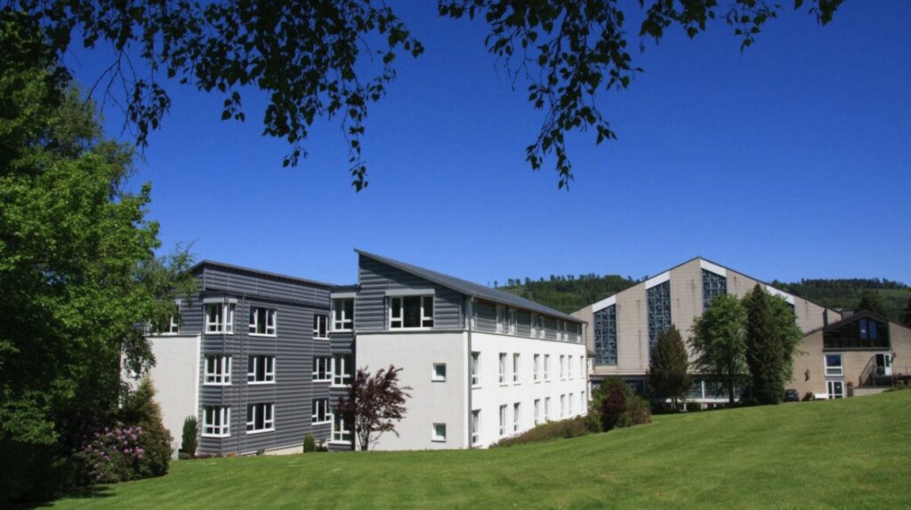 Bergkloster Bestwig ist ideal für Yoga Retreat, Schweige Retreats, Basenfasten und Meditation geeignet. Hier kommt man zur Ruhe und kann wieder neue Energie tanken und sich erholen.