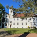 Slow & Yin Yoga Auszeit im Kloster Vinneberg mit Achtsamkeit, Meditation und Naturerfahrung. Erholung für Körper, Geist und Seele