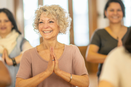 Teilnehmer beim Yoga Retreat 2026 im Kloster. Fokus auf Körper, Geist und Seele mit Vivere Vital – Achtsamkeit, Meditation und Entspannung erleben mit Vivere Vital.