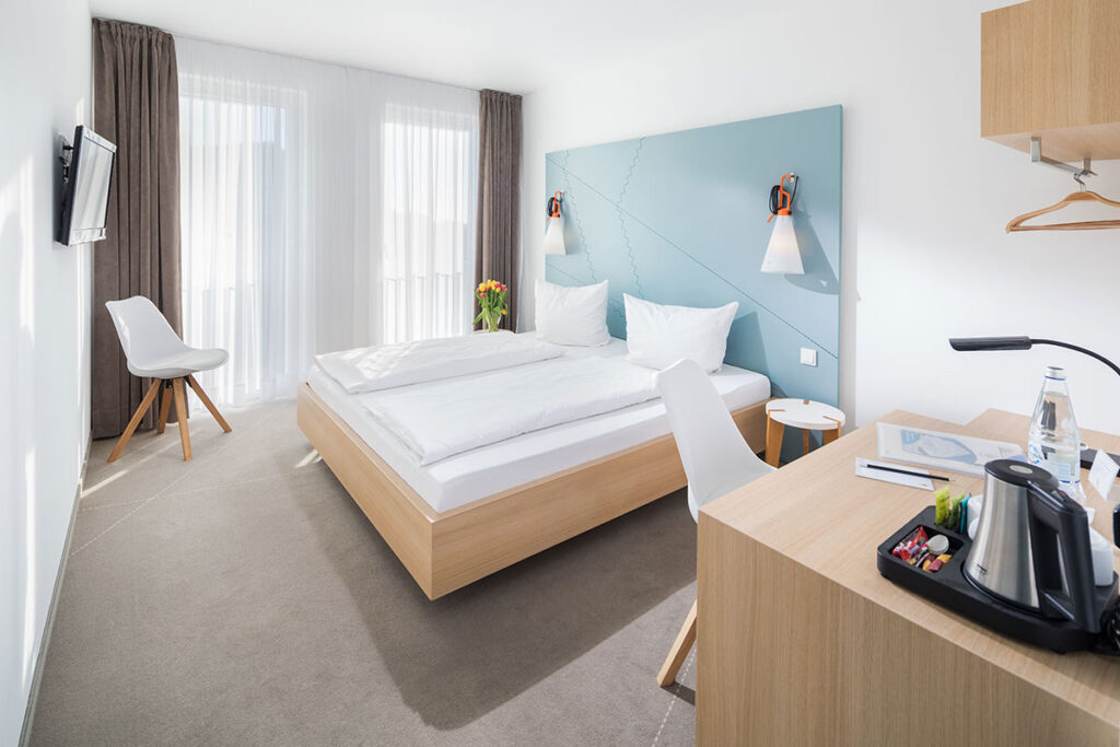 Zimmer im Seminarhotel auf Norderney – ruhiger Rückzugsort für Bildungsurlaub mit Yoga und Achtsamkeit