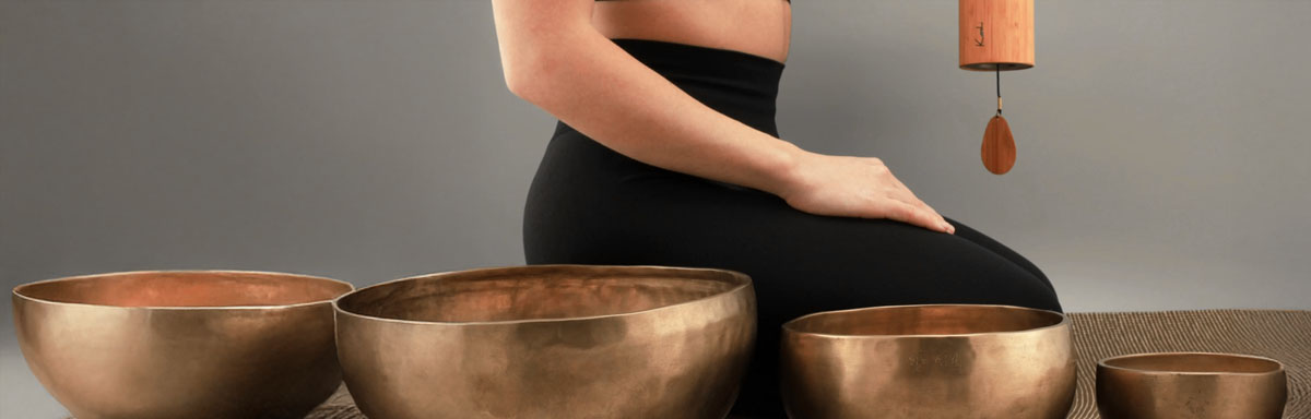 Slow Yoga mit Klangschalen im Kloster, für Achtsamkeit, innere Ruhe und Harmonie – Yoga Retreat mit Vivere Vital.