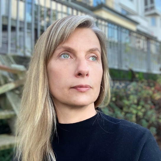 Köln: RESILIENZtraining & Stressbewältigung im Berufsalltag | Bildungsurlaub,Stressbewältigung,resilienz | 5 Carmen Salz, Yogalehrerin und Seminarleiterin des Bildungsurlaubs Stressbewältigung & Resilienztraining in Köln
